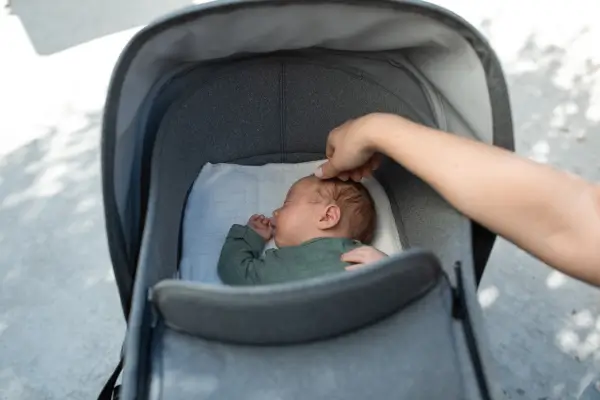e-seguro-bebe-dormir-no-carrinho